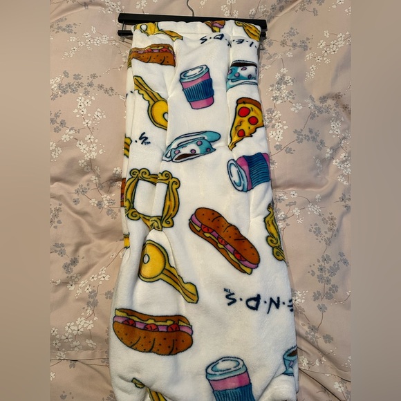 Friends Throw Blanket - Picture 2 of 3